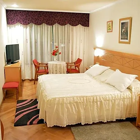 Cristal 2 Hotel